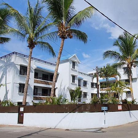 Les Cerisiers - Exclusive Beach Residence - 3 Bedroom Modern Apartment, Flic En Flac ภายนอก รูปภาพ