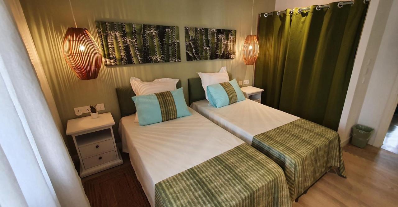 Les Cerisiers - Exclusive Beach Residence - 3 Bedroom Modern Apartment, Flic En Flac ภายนอก รูปภาพ